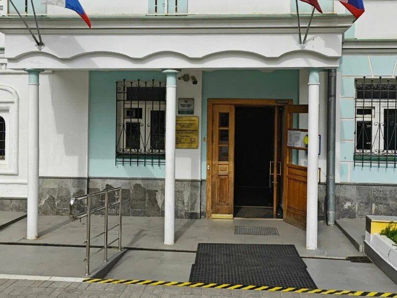 Изображение входа в Библиотеку им. Тургенева